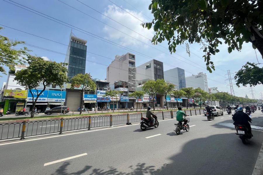 cac-dia-diem-noi-bat-tren-duong-kinh-duong-vuong