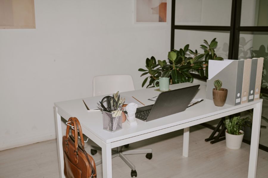 decor-ban-lam-viec-menh-kim-2