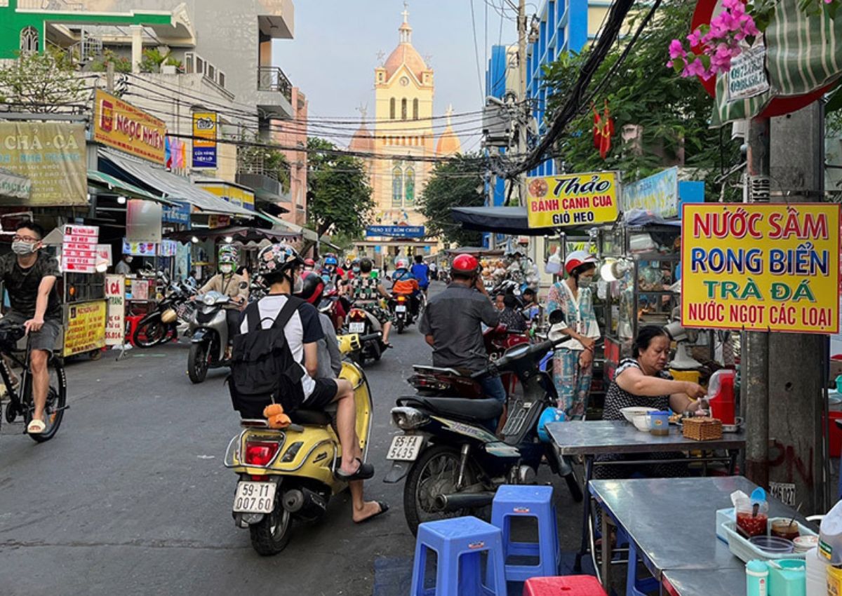 Kham-pha-con-duong-am-thuc-o-binh-thanh-2 