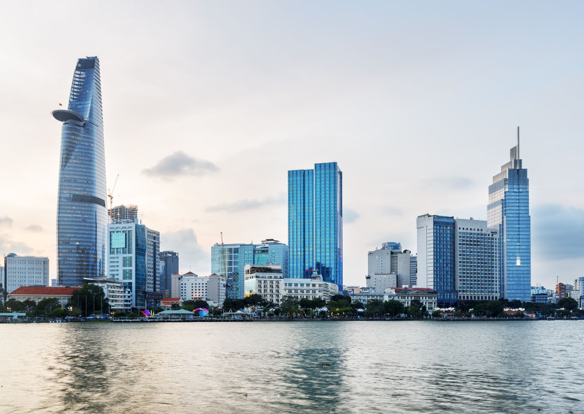 Toa-nha-Bitexco-co-gi-noi-bat-2