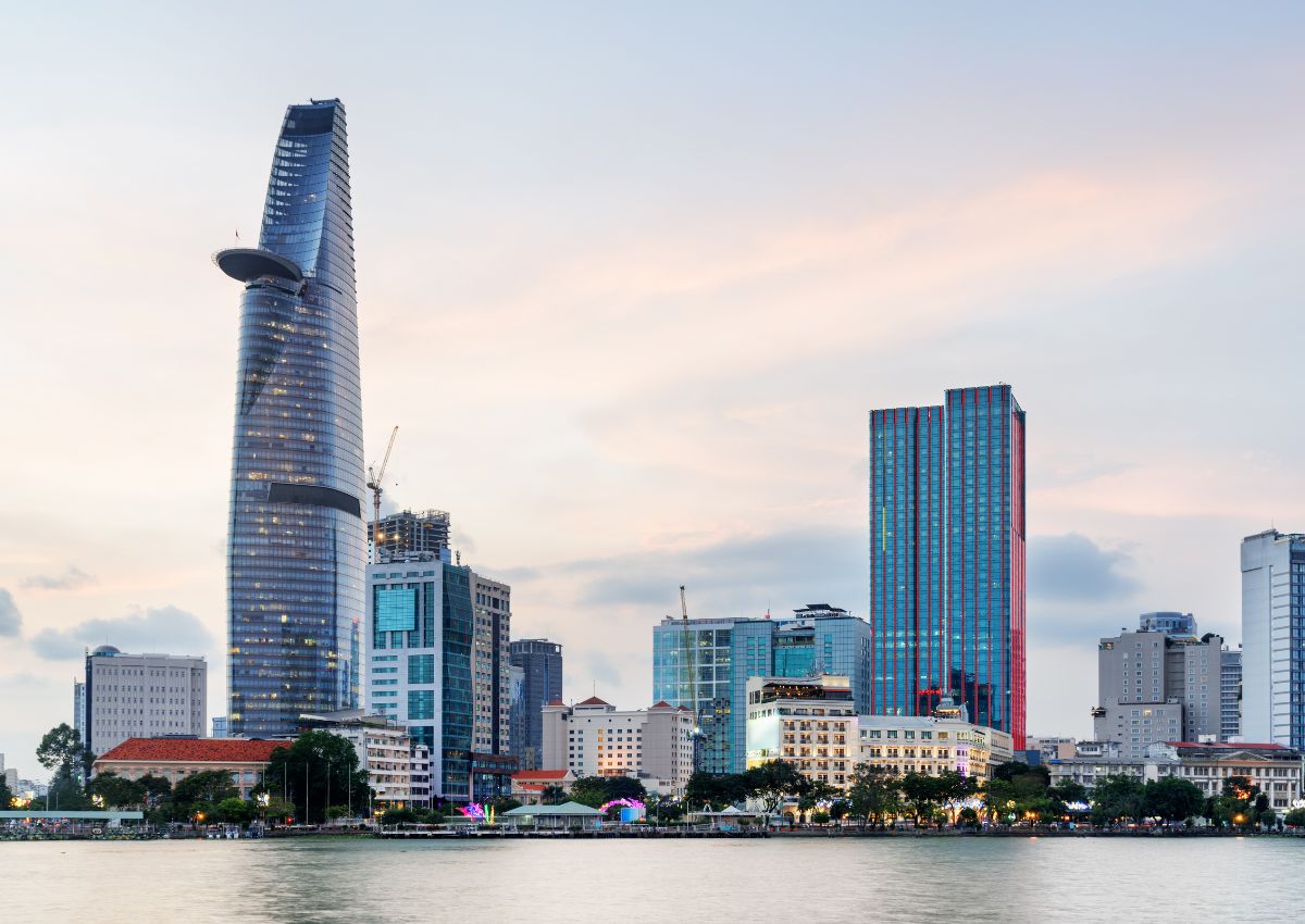 Toa-nha-Bitexco-co-gi-noi-bat-3