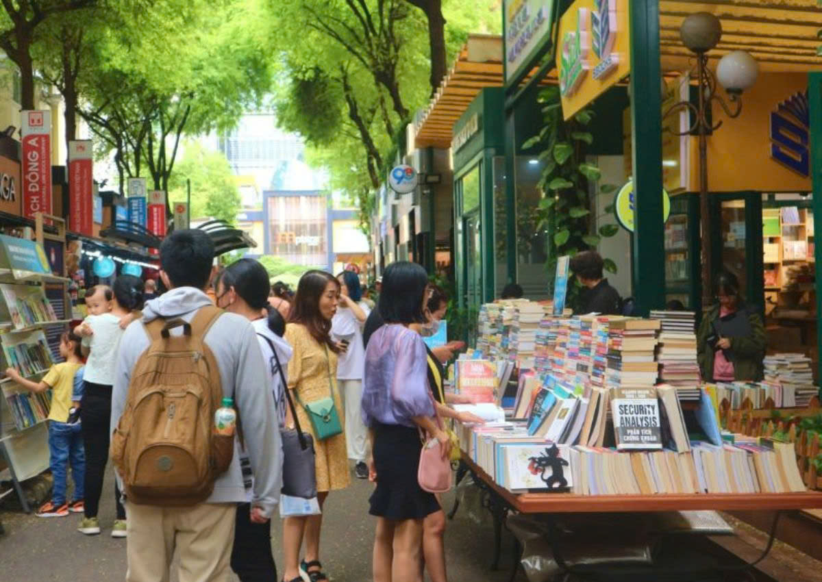 4-Con-duong-sach-o-TPHCM-1