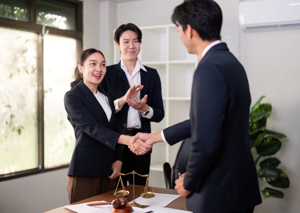 Cac-dich-vu-phap-ly-ho-tro-mua-ban-nha-dat-2