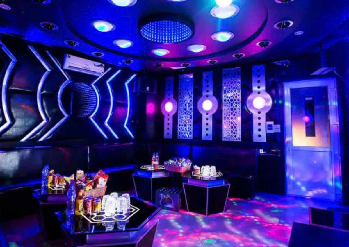 Cach-thiet-ke-quan-karaoke-thu-hut-2