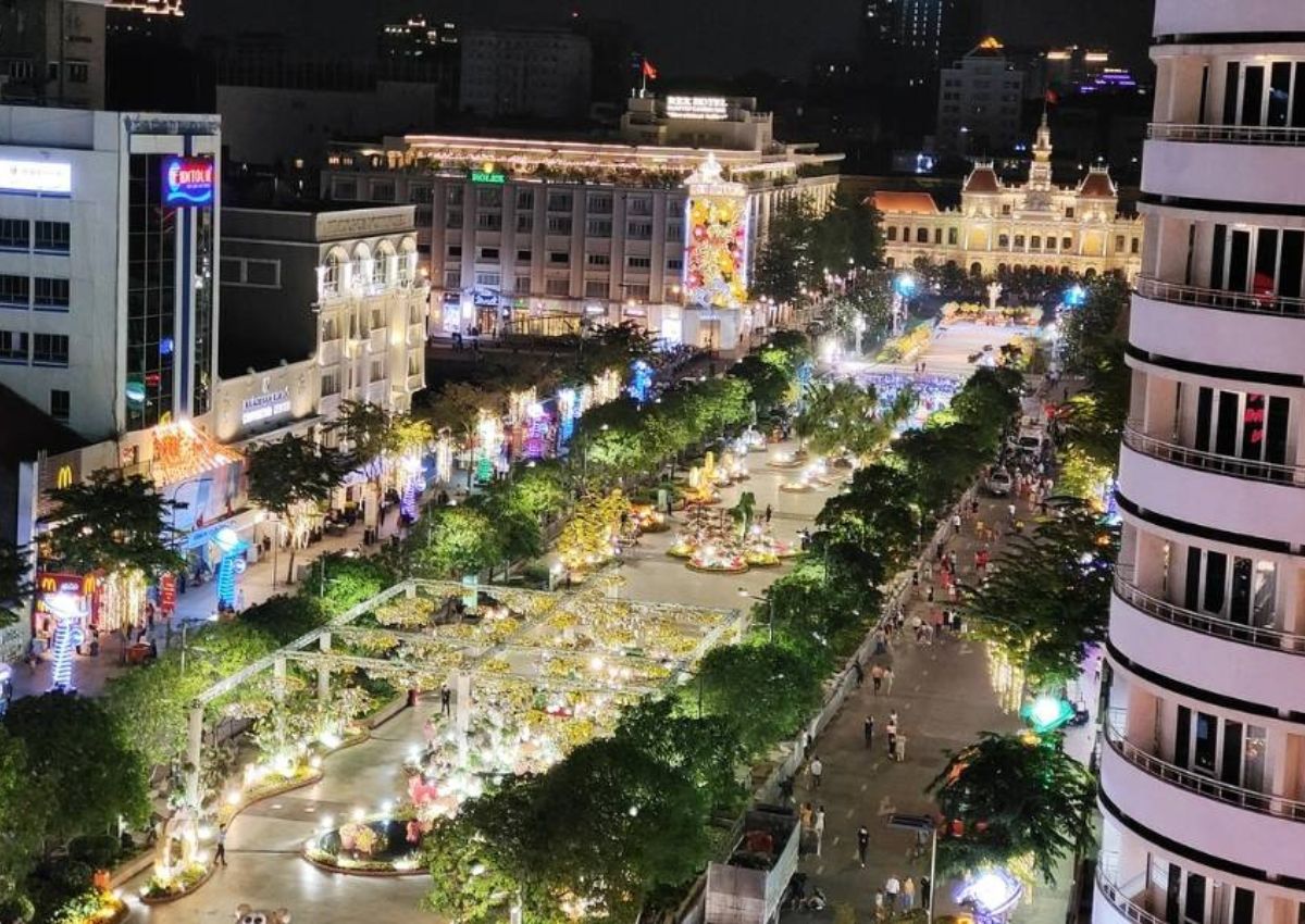 Gia-thue-mat-bang-duong-Nguyen-Hue-1