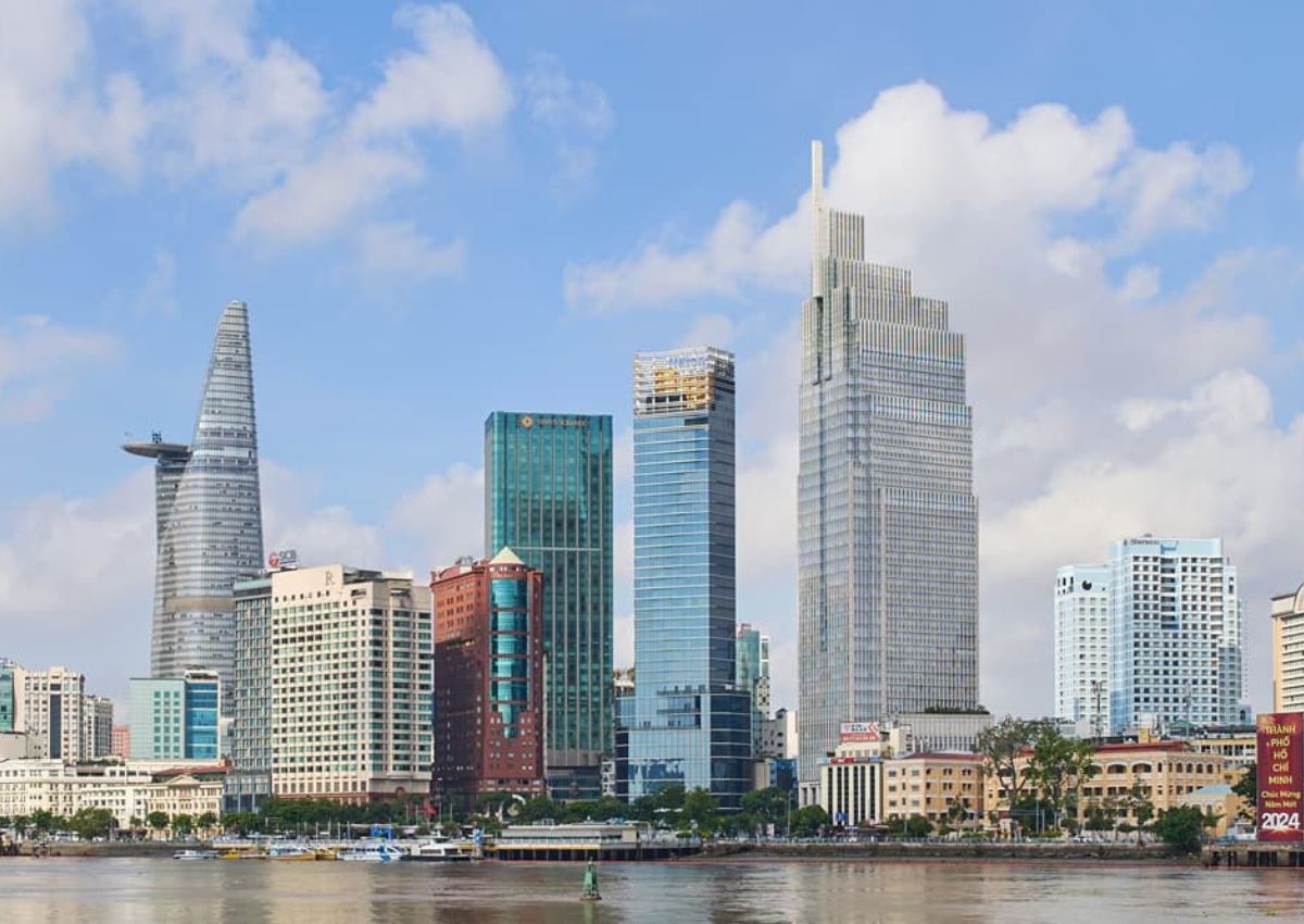 Gia-thue-mat-bang-duong-Nguyen-Hue-3