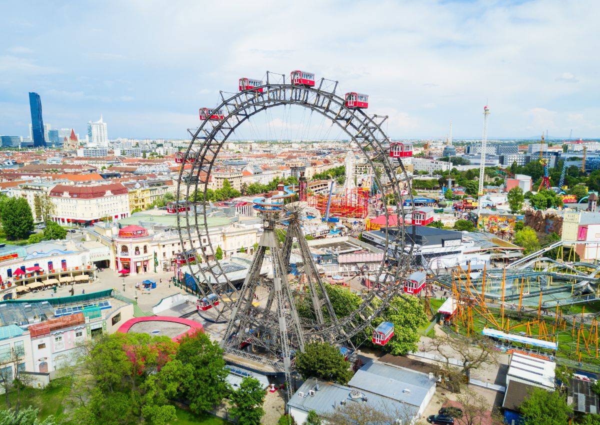 Top-15-diem-vui-choi-noi-bat-o-quan-2-3