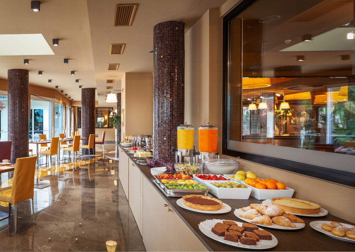 Top-5-khach-san-duong-Nguyen-Du-quan-1-3