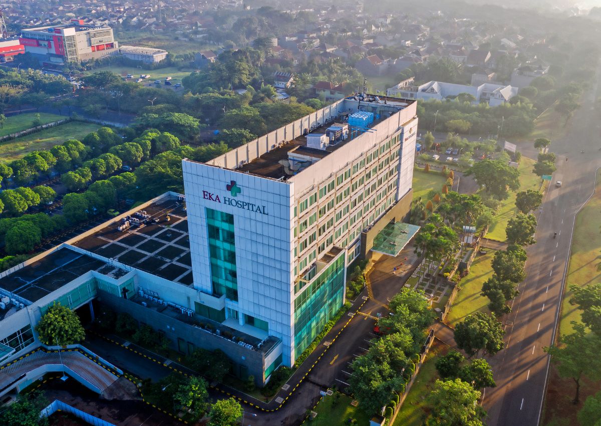 Co-nen-mua-nha-gan-benh-vien-3