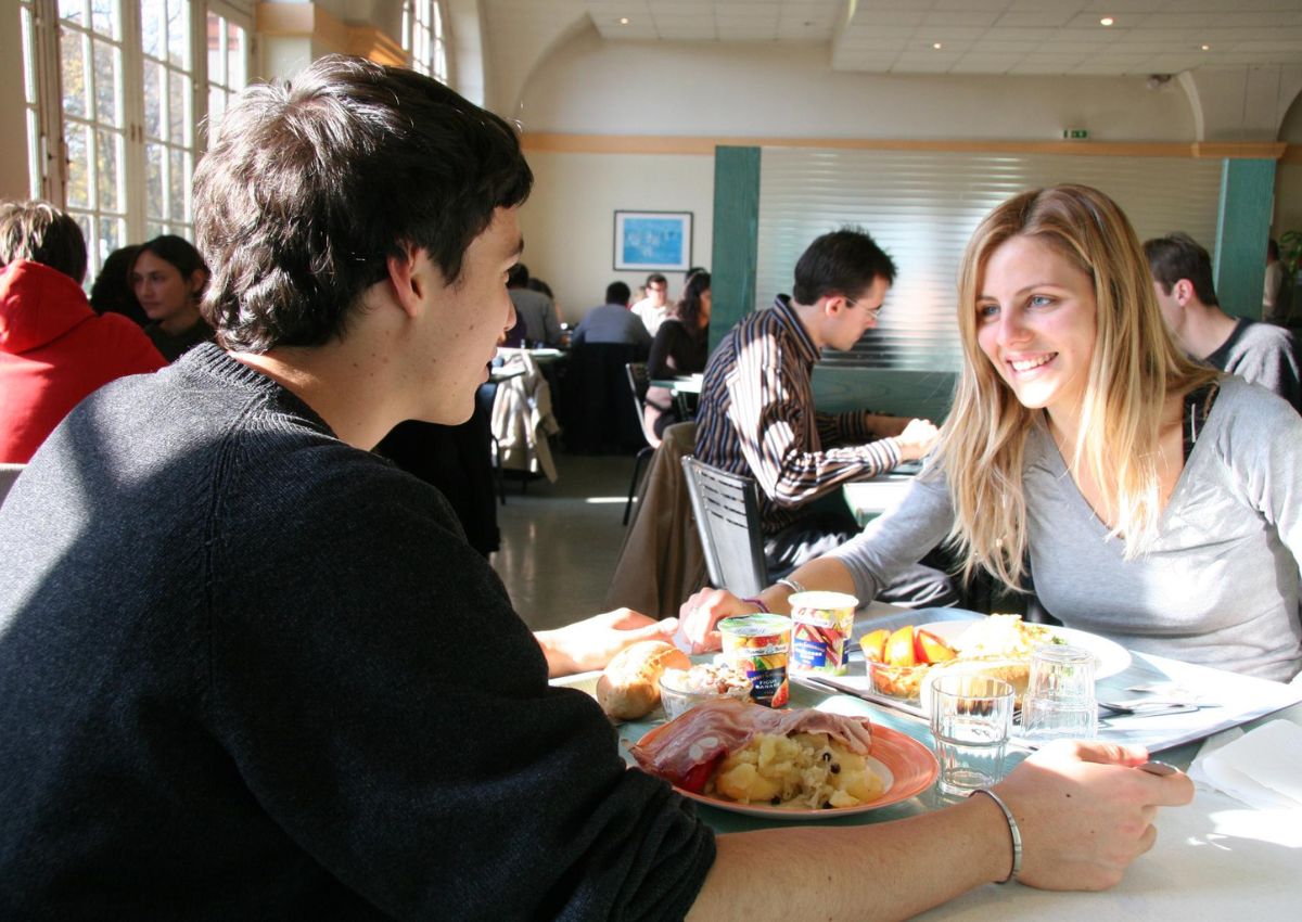 Kinh-doanh-gi-khi-thue-mat-bang-gan-truong-hoc-1