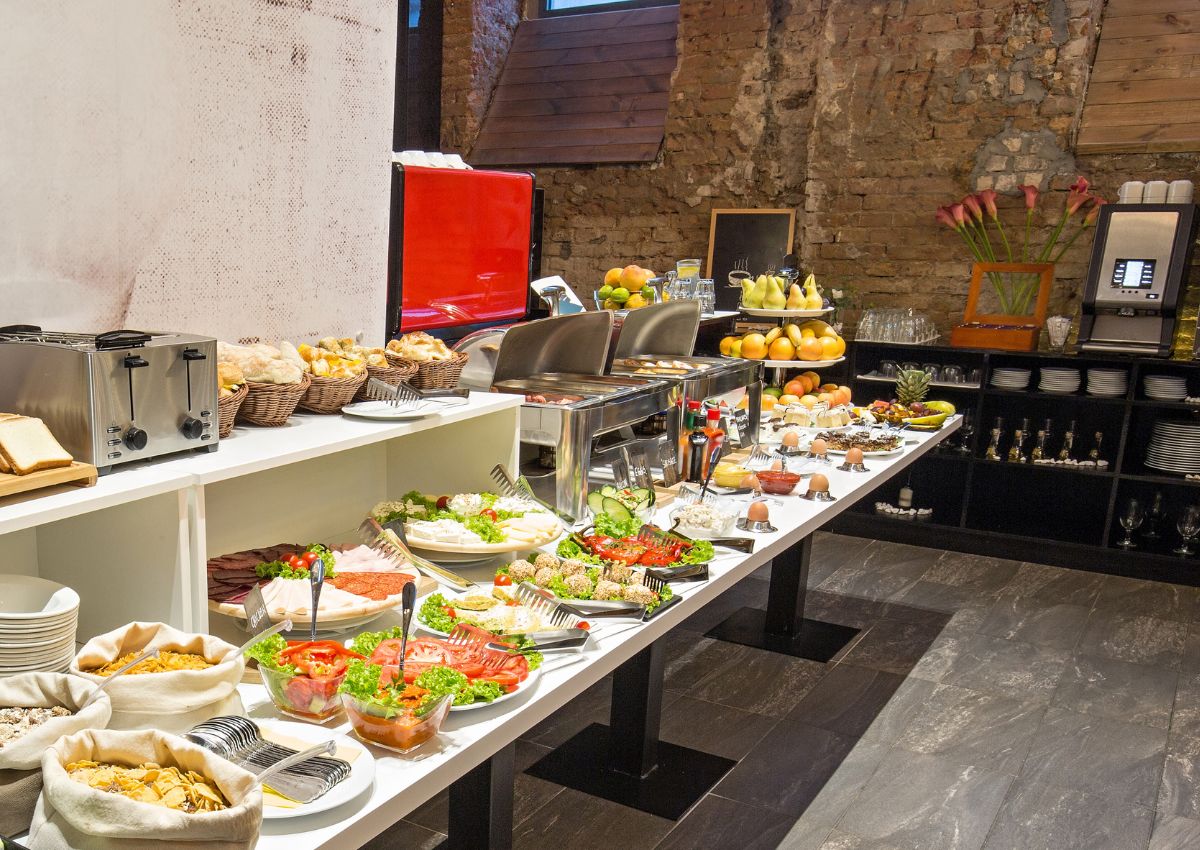 Mat-bang-nha-hang-buffet-3