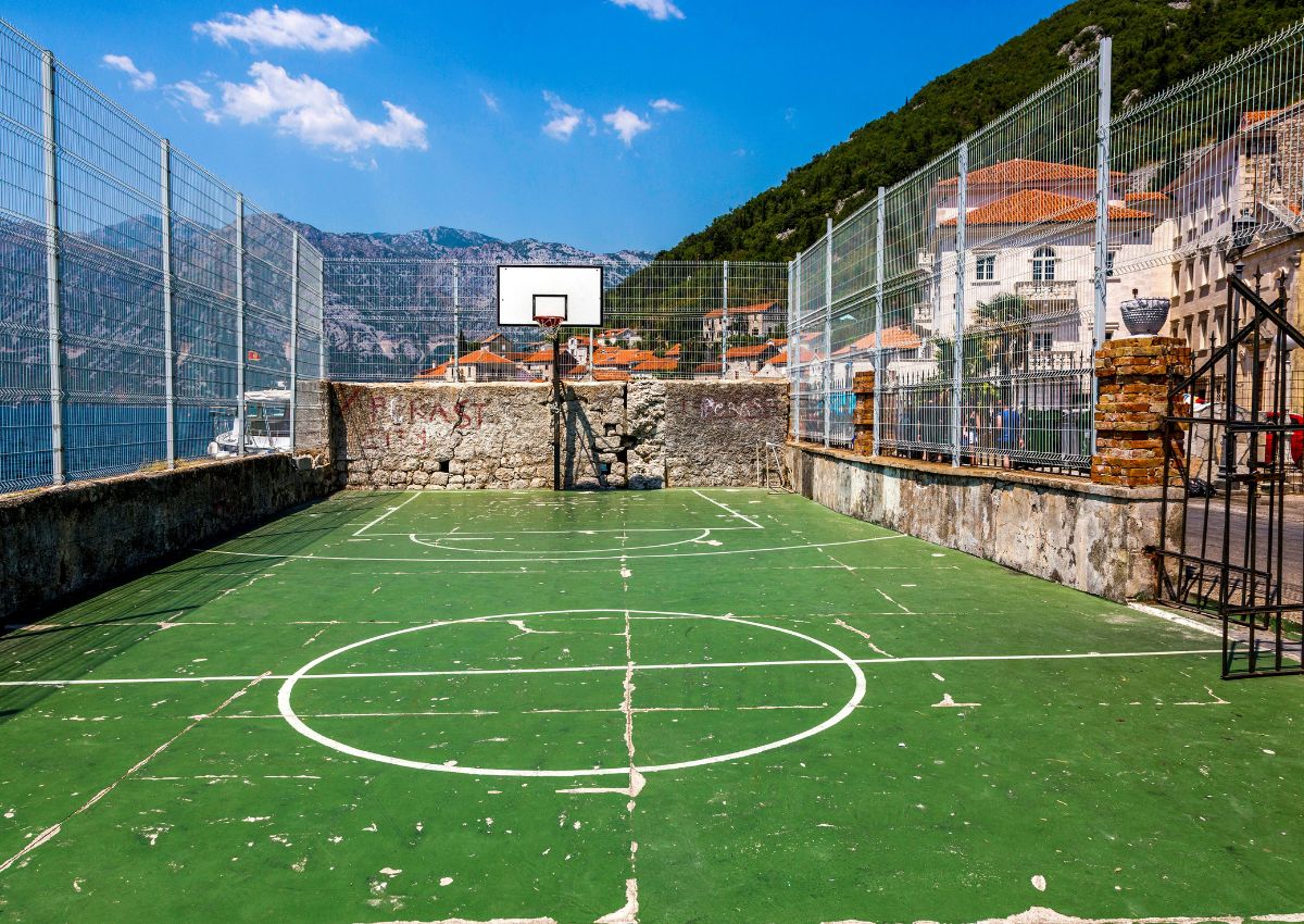 Kinh-nghiem-thue-mat-bang-san-bong-ro-ly-tuong-2