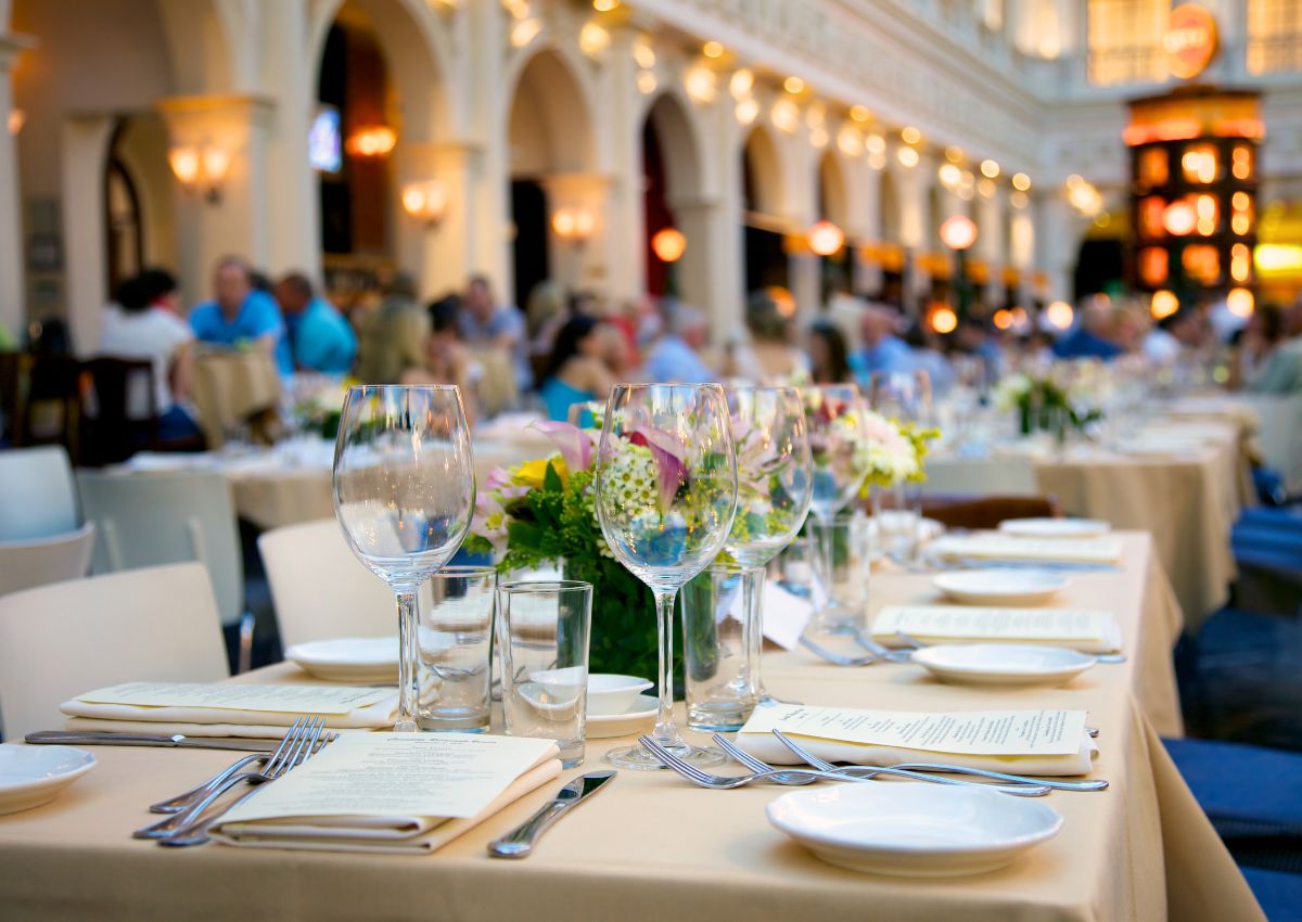 cach-bo-tri-toi-uu-dien-tich-mat-bang-nha-hang-2