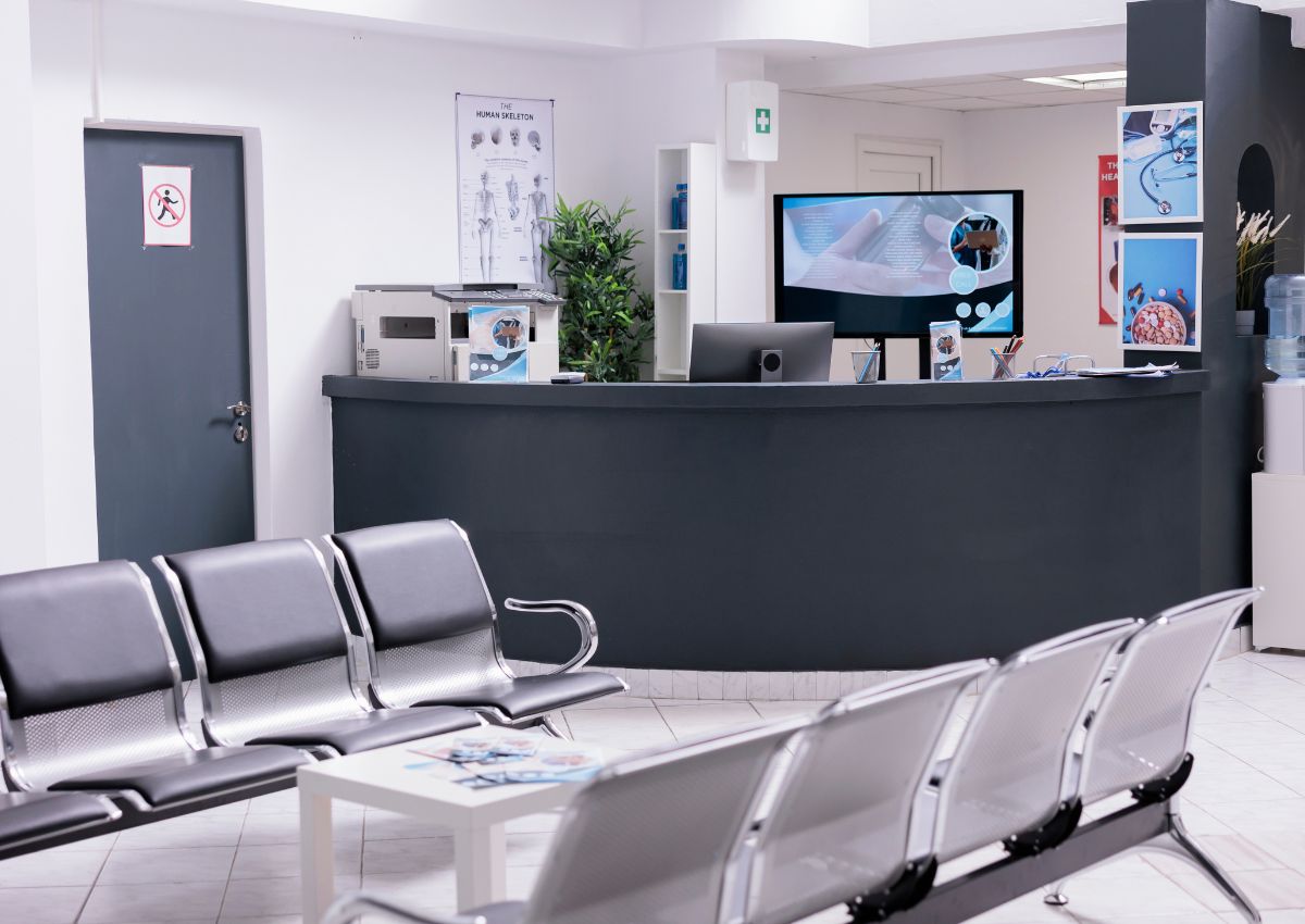 5-mau-thiet-ke-mat-bang-phong-kham-3