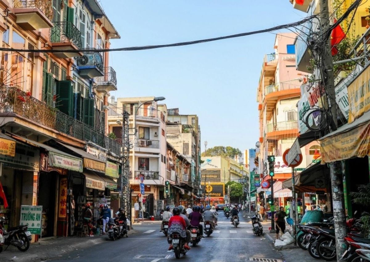 co-gi-noi-bat-tren-con-duong-cho-lon-3