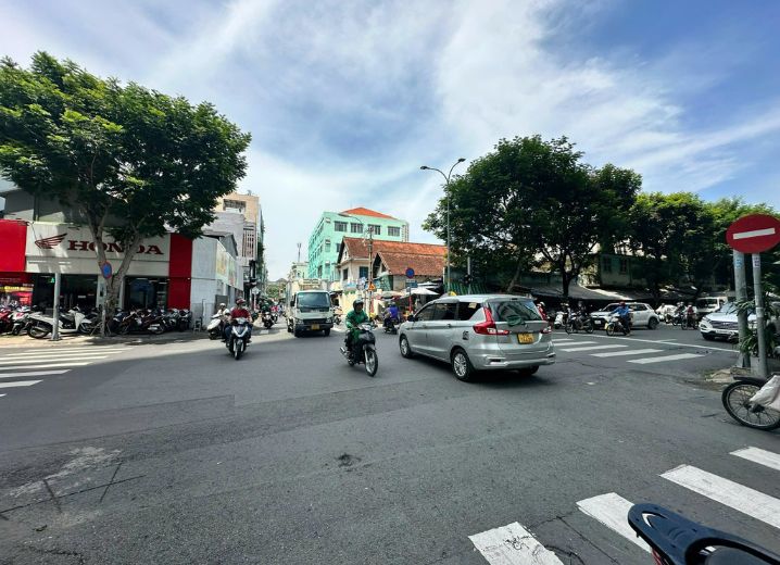 Cho Thuê Mặt Bằng Góc 2 Mặt Tiền 965-967-969 Nguyễn Trãi Phường 1 Quận 5