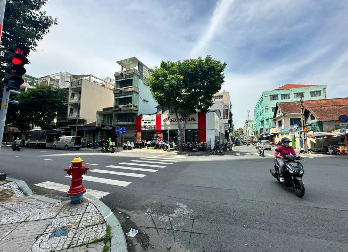 Cho Thuê Mặt Bằng Góc 2 Mặt Tiền 965-967-969 Nguyễn Trãi Phường 1 Quận 5