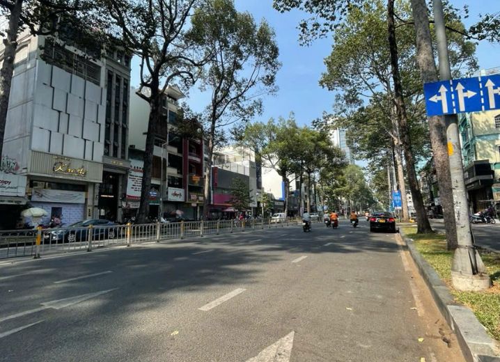 Cho Thuê Mặt Bằng Mặt Tiền 327 Trần Hưng Đạo Phường Cô Giang Quận 1