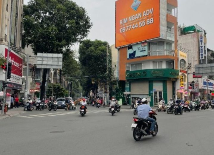 Cho Thuê Mặt Bằng Góc 2MT 416 Hai Bà Trưng Phường Tân Định Quận 1