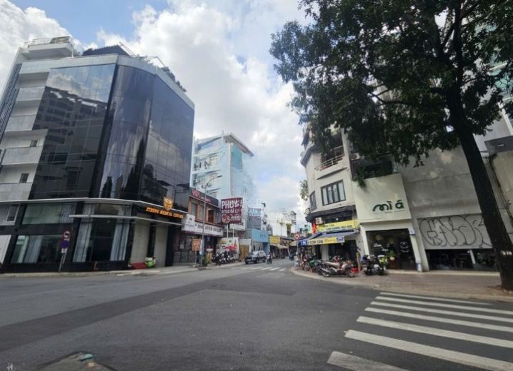 Cho Thuê Mặt Bằng Góc 2 Mặt Tiền 72D Trần Quốc Toản Phường 8 Quận 3