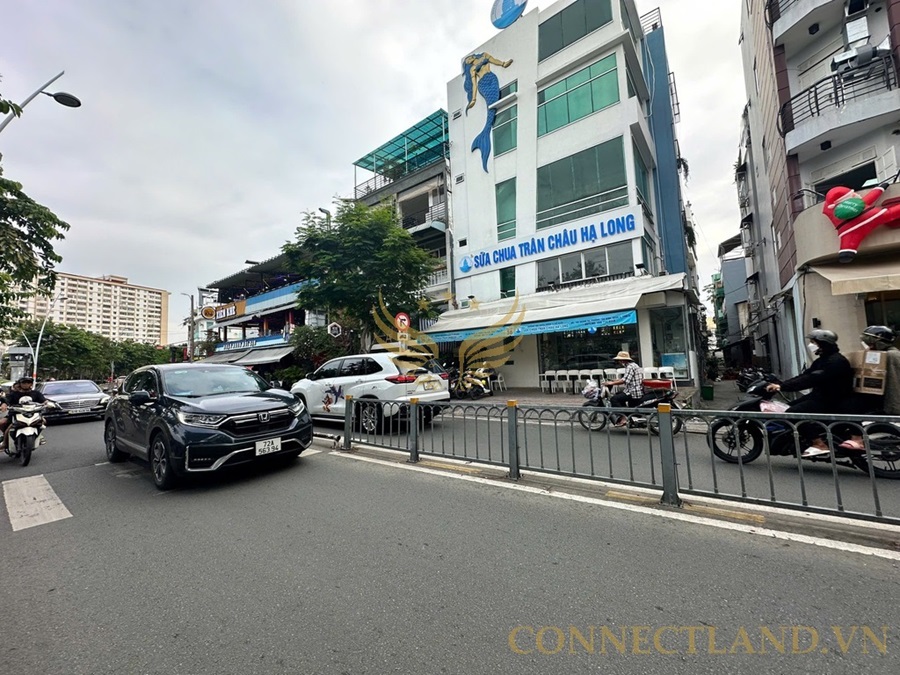 Cho Thuê Mặt Bằng Góc 2 Mặt Tiền 275 Đường Hoàng Sa, Phường Tân Định, Quận 1, DT: 5.5x10m, 1 trệt, 3 lầu, DTSD 220 m2