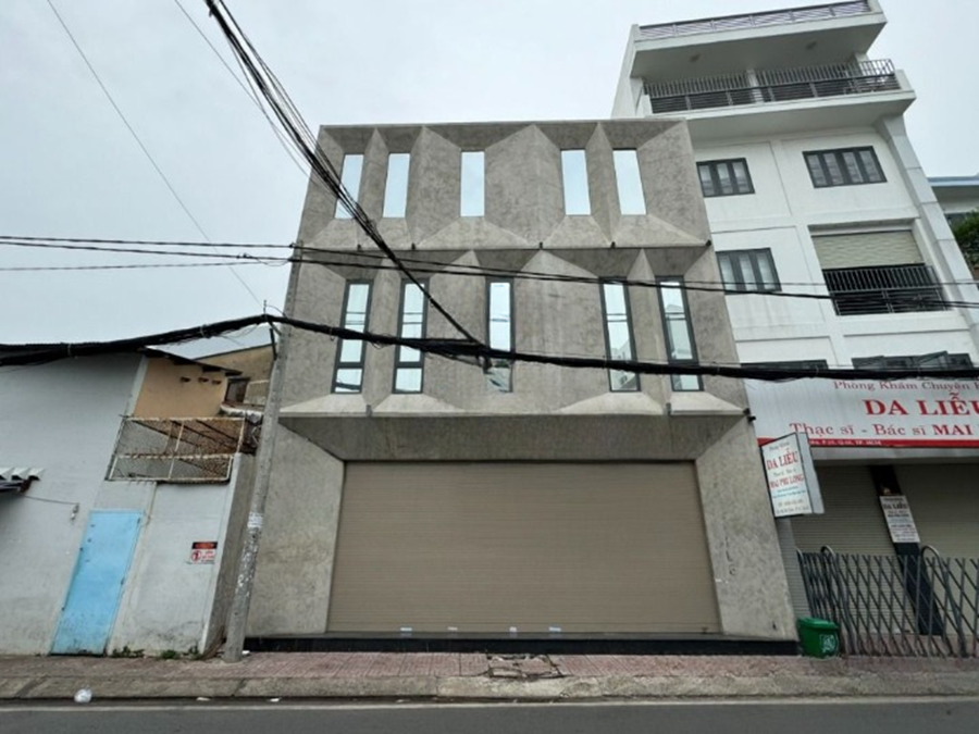 Cho Thuê Mặt Bằng Mặt Tiền 126 đường Hồ Bá Kiện, Phường 15, Quận 10, DT: 9×11.5m, 1 trệt 1 lầu, DTSD: 207 m2
