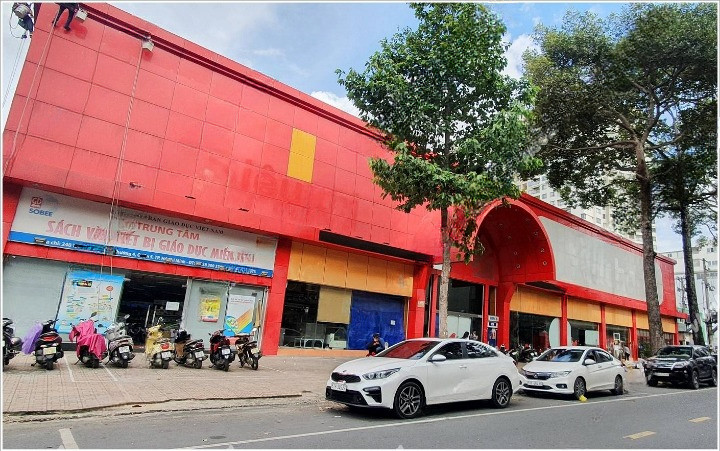 Cho Thuê Mặt Bằng Mặt Tiền Số 240 Đường Trần Bình Trọng, Phường 4, Quận 5, DT: 65x44m, 1 trệt 1 lửng, DTSD 3.047m2