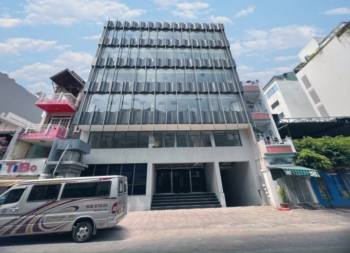 Cho Thuê Tòa Nhà Mặt Tiền Số 10 Đường Phan Văn Trị, phường 2, Quận 5, DT: 15x21m NH:17.4m, 1 hầm,1 trệt,1 lửng,5 lầu,TM, DTSD: 1.753m2