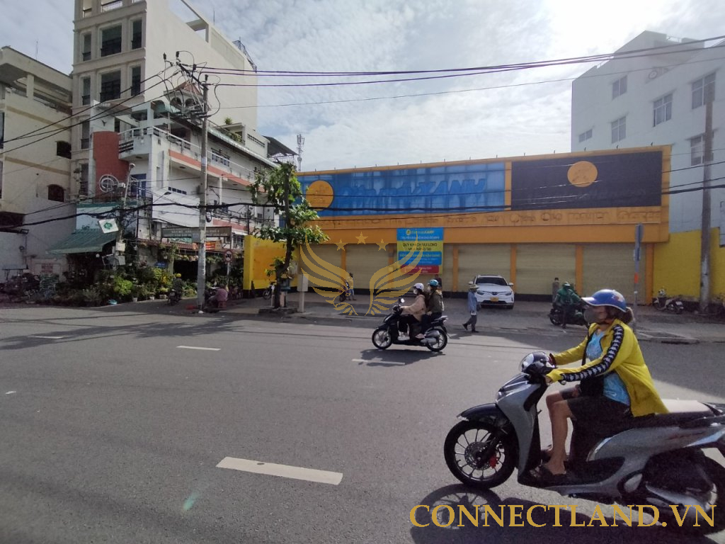 Cho Thuê Nhà Mặt Tiền 236 Đường Phạm Phú Thứ, Phường 4, Quận 6, DT: 25x38m, 1 Trệt , DTSD 1450m2