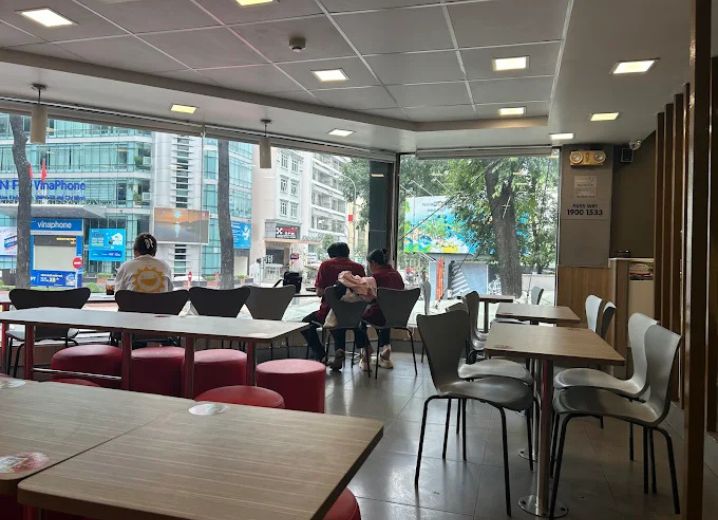 Cho Thuê Mặt Bằng Góc 2MT 194D Pasteur Phường Xuân Hòa Quận 3