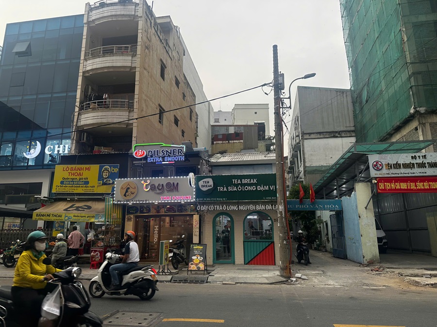 Cho Thuê Mặt Bằng Góc 2MT Số 202 Đường Cô Bắc Với Hẻm Hông , Phường Cô Giang, Quận 1, DT: 4x18m, 1 Trệt, 1 Lầu, DTSD: 144m2