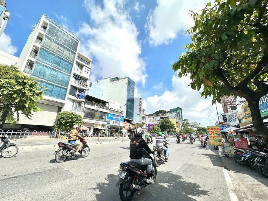 Cho Thuê Mặt Bằng Mặt Tiền 157 Đường Nguyễn Văn Cừ, Phường 2, Quận 5, DT: 4x16m, 1 Trệt 1 Lửng 4 Lầu, DTSD 320m2