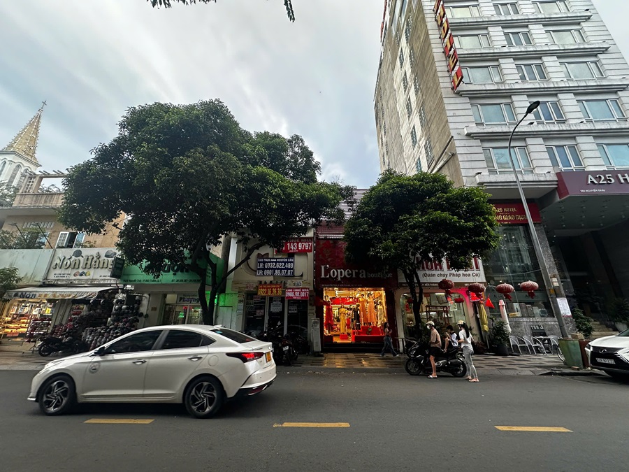 Cho Thuê Mặt Bằng Mặt Tiền 190 Đường Nguyễn Trãi, Phường Bến Thành, Quận 1, DT: 4.2x18m, 1 Trệt, 1 Lửng, 2 Lầu, DTSD: 252m2