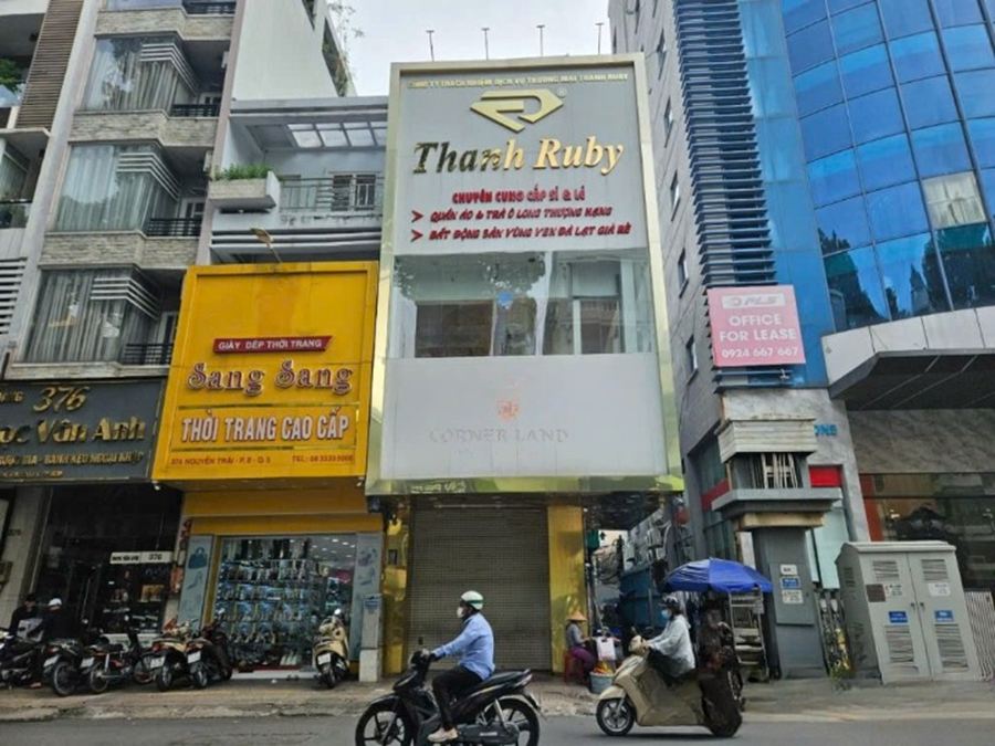 Cho Thuê Mặt Bằng Mặt Tiền 372 Đường Nguyễn Trãi , Phường 8, Quận 5, DT: 4x17m, 1 Trệt 2 Lầu, DTSD 204m2