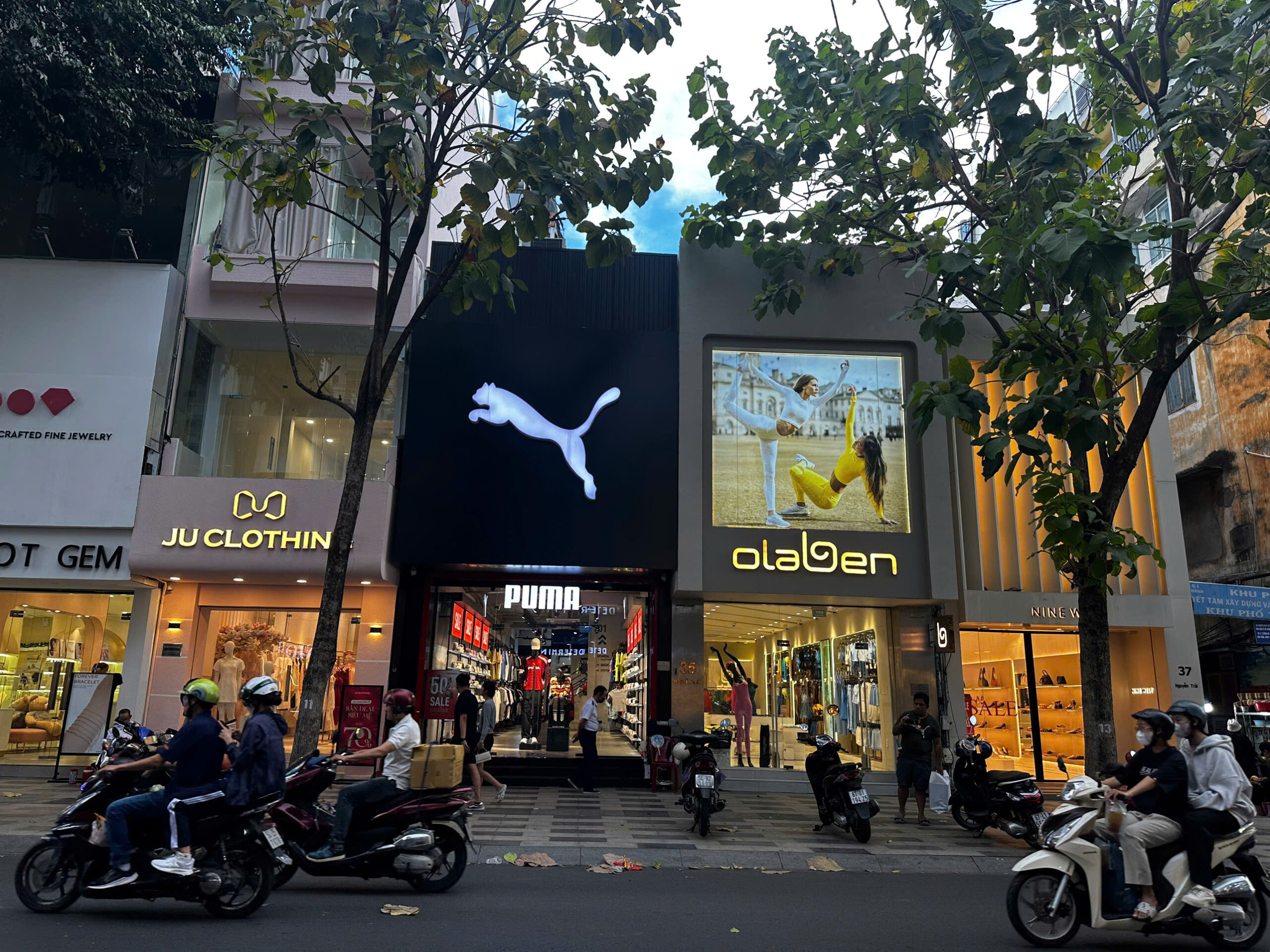 Cho Thuê Mặt Bằng Mặt Tiền Số 35 Đường Nguyễn Trãi, Phường Bến Thành, Quận 1, DT: 4.5x25m, 1 Trệt, 1 Lầu, DTSD: 225m2