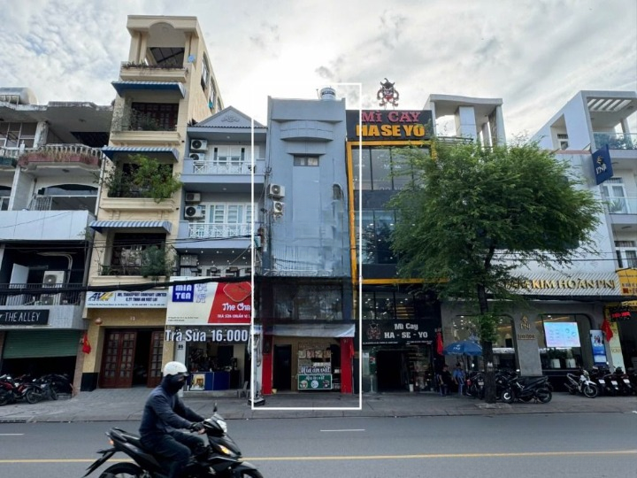 Cho Thuê Mặt Bằng Mặt Tiền số 97 Đường Nguyễn Gia Trí, Phường 25, Quận Bình Thạnh, DT: 4x20m, 1 trệt, 3 lầu, DTSD: 320 m2