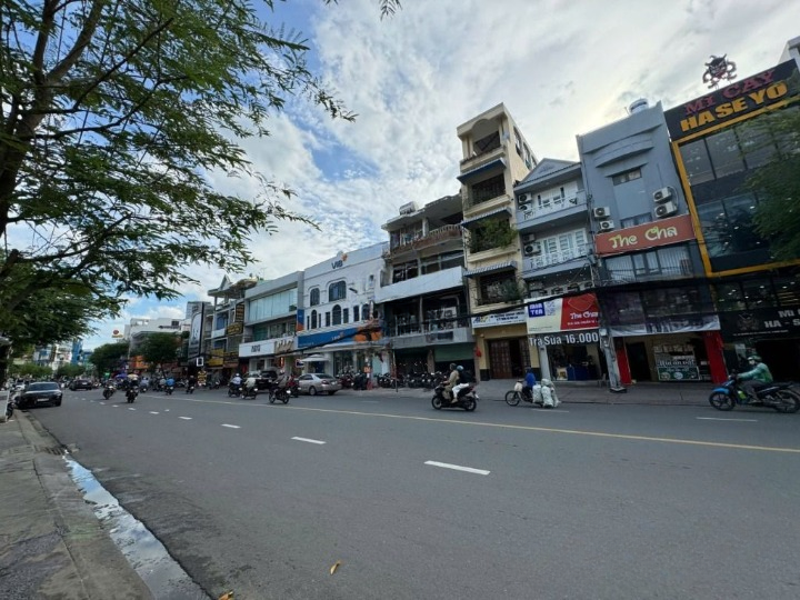 Cho Thuê Mặt Bằng Mặt Tiền số 97 Đường Nguyễn Gia Trí, Phường 25, Quận Bình Thạnh, DT: 4x20m, 1 trệt, 3 lầu, DTSD: 320 m2