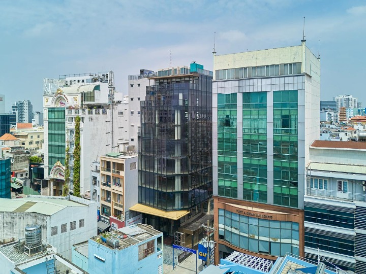 Cho Thuê Tòa Nhà GÓC 2MT số 84 Đường Huỳnh Văn Bánh, Phường 15, Quận Phú Nhuận, 14x25m Nở Hậu 24m, 2 hầm 1 trệt 10 lầu 2 TM, DTSD: 3.600 m2
