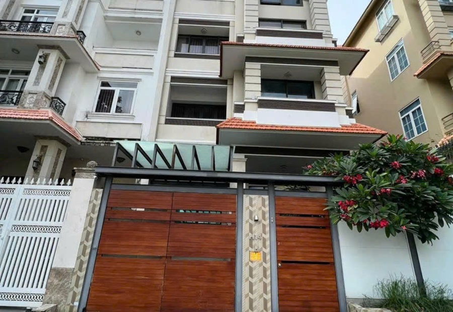 Bán Nhà Mặt Tiền 14 Đường 8 , Phường Tân Hưng, Quận 7, DT: 10x30m, 1 Hầm 1 Trệt 3 Lầu, DTSD 1200m2