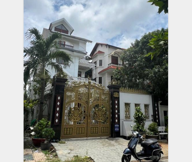 Bán nhà mặt tiền số 31 đường 11, phường Phước Long B, Quận 9, DT: 8x25m, 1 trệt, 2 lầu, DTCN: 200m2