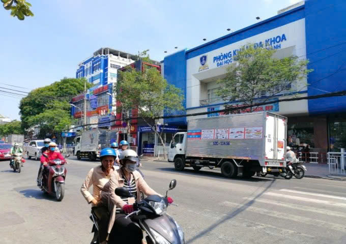 Bán Nhà Mặt Tiền số 292 Đường Nguyễn Tất Thành, Phường 13, Quận 4, DT: 5.4x31m, 1 trệt 3 lầu, DTCN: 167m2