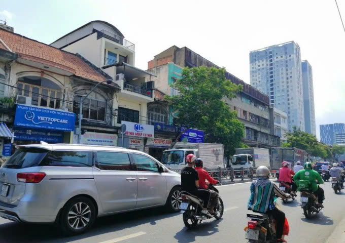 Bán Nhà Mặt Tiền số 292 Đường Nguyễn Tất Thành, Phường 13, Quận 4, DT: 5.4x31m, 1 trệt 3 lầu, DTCN: 167m2