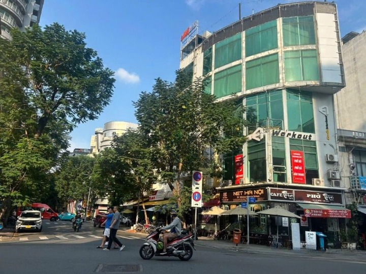 Cho Thuê Nhà GÓC 2MT số 138 Đường Yersin và Lê Thị Hồng Gấm, Phường Nguyễn Thái Bình, Quận 1, DT: 7x17m, 1 trệt, 4 lầu, TM, DTSD: 595 m2