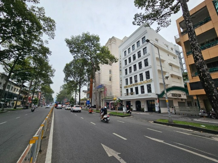 Cho Thuê Nhà Mặt Tiền số 189-191 Đường Trần Hưng Đạo, Phường Cô Giang, Quận 1, DT: 8.4x18m, 1 trệt, 1 lửng, 3 lầu, TM, DTSD: 608 m2