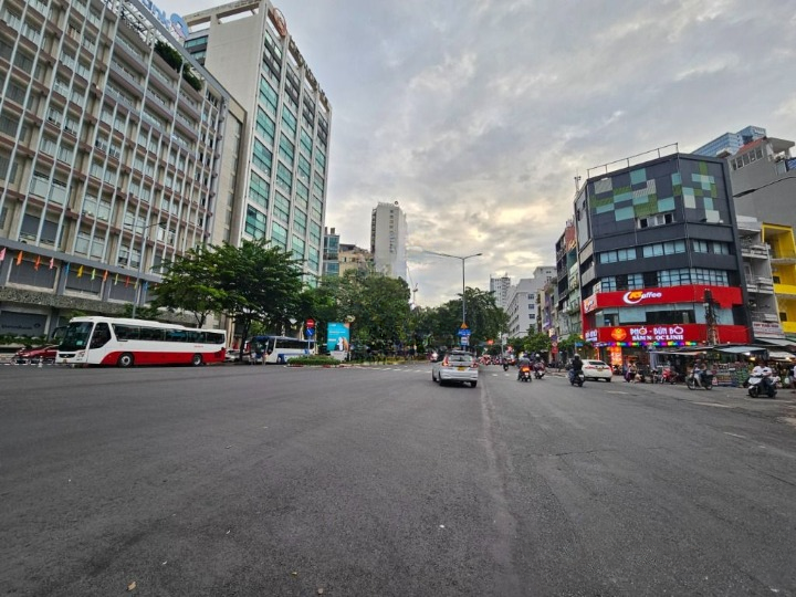 Cho Thuê Tòa Nhà GÓC 2MT số 80 Đường Hàm Nghi với Tôn Thất Đạm, Phường Bến Nghé, Quận 1, DT: 8x10m, 1 trệt 5 lầu, DTSD: 480 m2