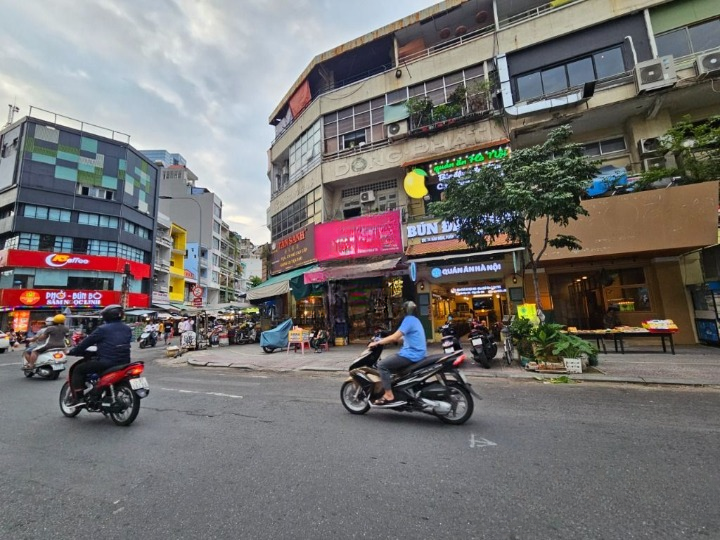 Cho Thuê Tòa Nhà GÓC 2MT số 80 Đường Hàm Nghi với Tôn Thất Đạm, Phường Bến Nghé, Quận 1, DT: 8x10m, 1 trệt 5 lầu, DTSD: 480 m2