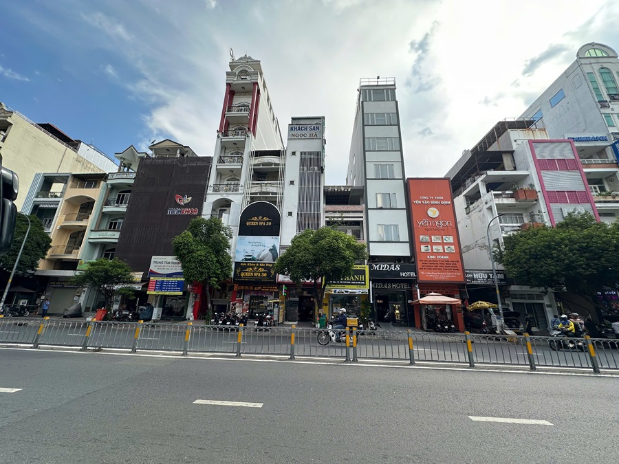 Cho Thuê Tòa Nhà Mặt Tiền 747 đường Lê Hồng Phong, phường 12, Quận 10, DT: 4x22m, 1 Trệt 5 Lầu Thang Máy, DTSD 528m2