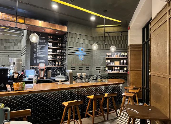 Cho Thuê Mặt Bằng 11-13 Hàn Thuyên Phường Bến Nghé Quận 1