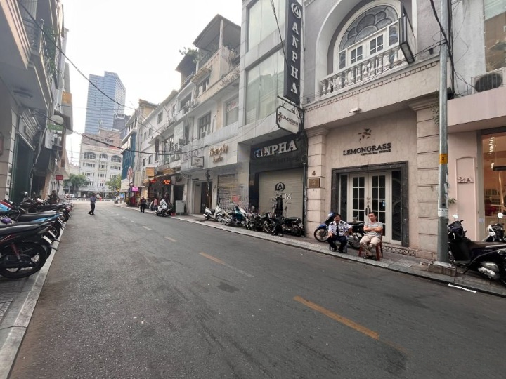 Cho Thuê Mặt Bằng Nhà Mặt Tiền số 4 Đường Nguyễn Thiệp, Phường Bến Nghé, Quận 1, DT: 4.2x17m, 1 trệt 2 lầu, DTSD: 214m2