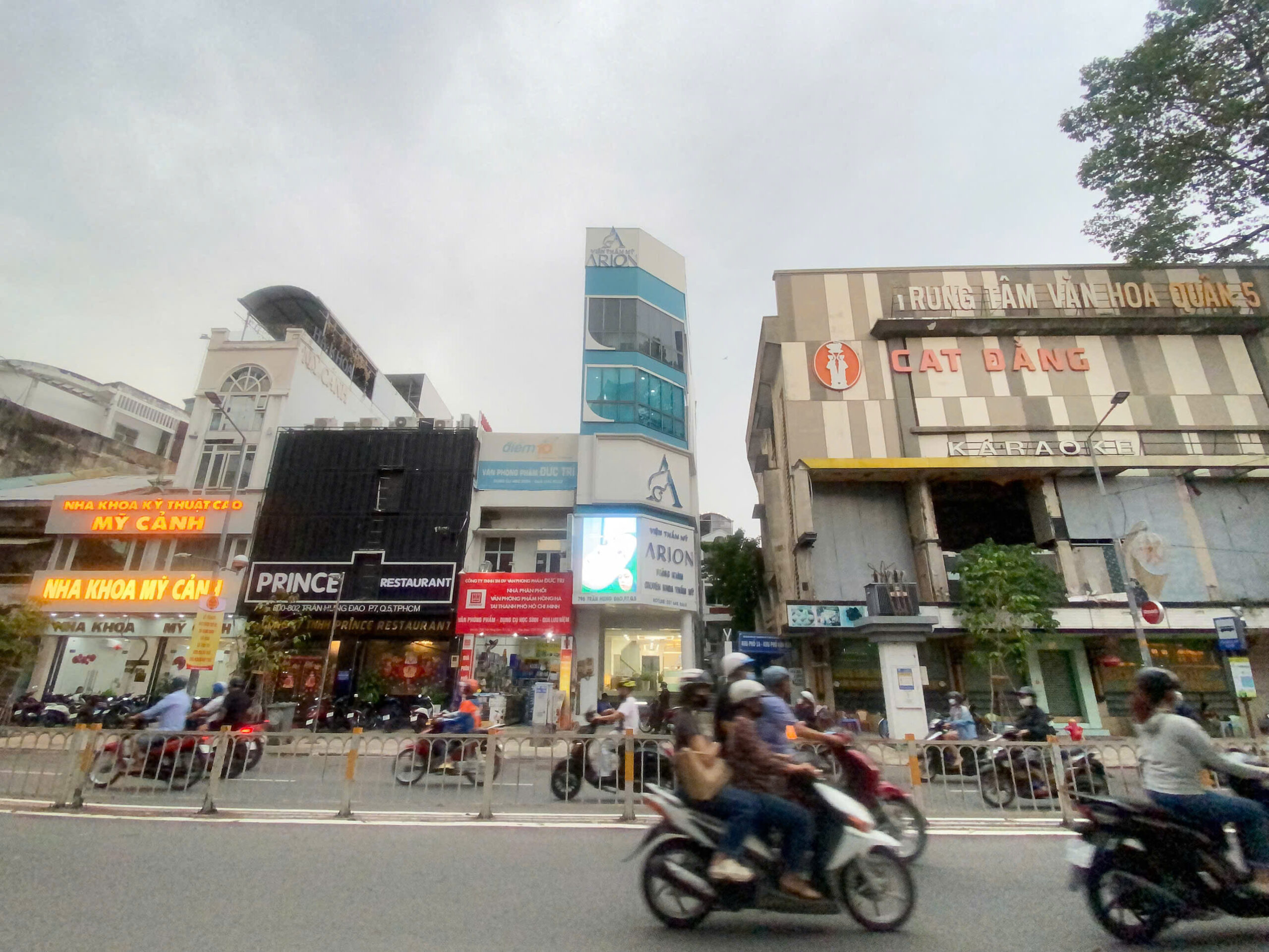 Cho Thuê Mặt Bằng GÓC 2MT Số 796 Đường Trần Hưng Đạo với Hẻm 3m, phường 7, Quận 5, DT: 6x20m, 1 hầm, 1 trệt, 4 lầu, thang máy, DTSD: 600m2